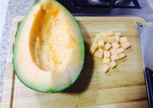 傻大姐吃哈密瓜,甜蜜与智慧的碰撞