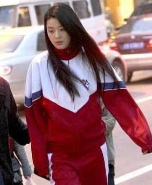 校服女吃瓜视频,校园生活趣味横生