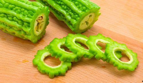 餐桌比赛吃瓜,餐桌上的吃瓜大赛